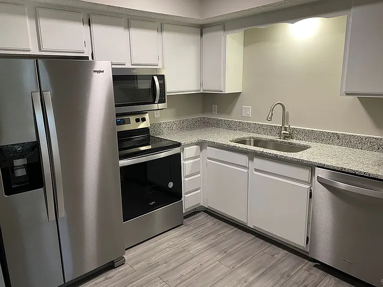 151 Edgewood Dr — Photo 3