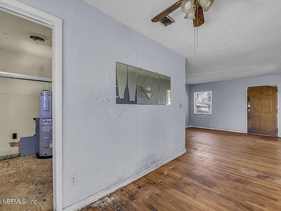 2nd image of 2112 Almira St