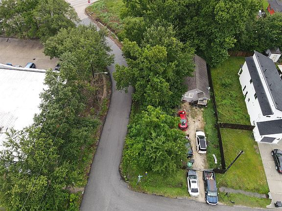 2nd image of 7900 Tower St