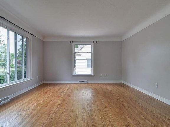 3rd image of 519 Parkside Dr