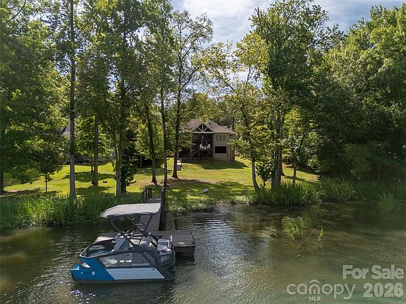 2nd image of 2051 Great North Rd