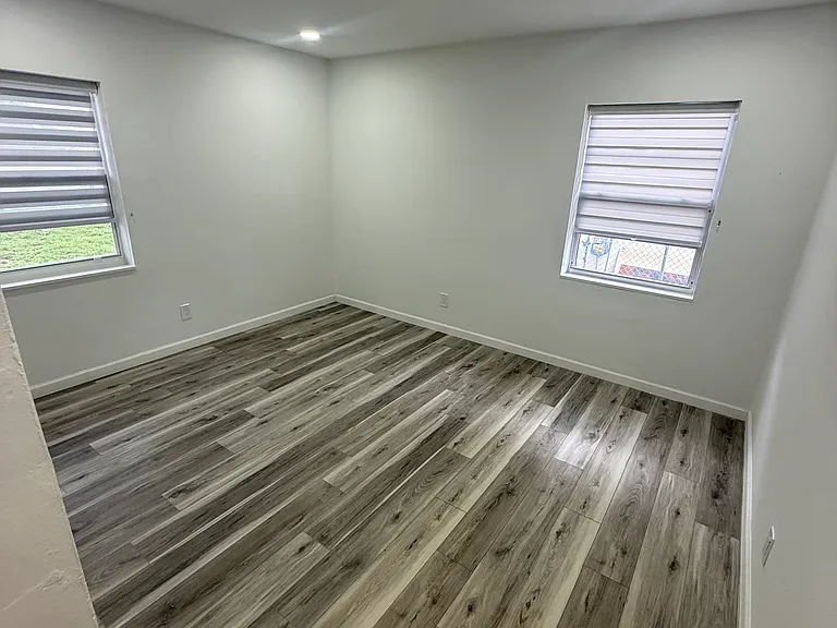 2335 Roosevelt St — Photo 11