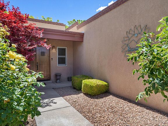 4th image of 324 La Chamisal Ln NW
