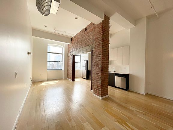 4th image of 728 Market St #806