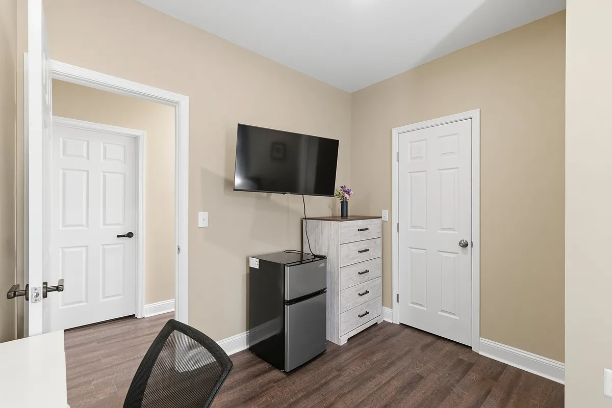 Private Bedroom - 2007 Boone St #2