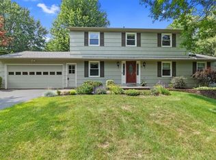 39 Crestview Dr, Pittsford, NY 14534