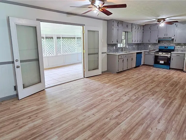 6684 Londonderry Dr — Photo 14