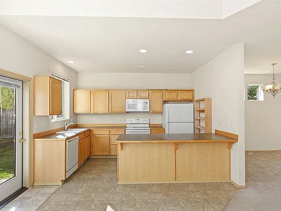 3rd image of 3143 5th Ave NW