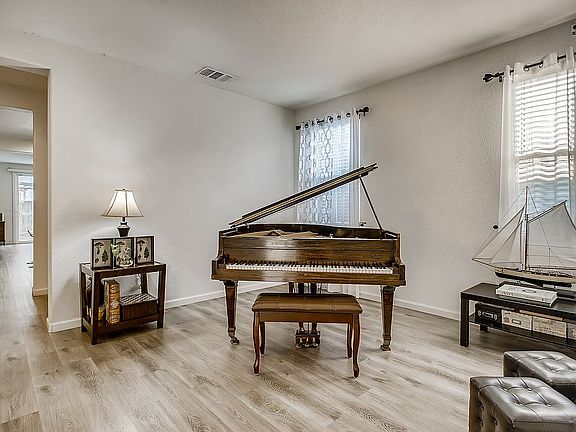 4th image of 2778 Nicolson Cir
