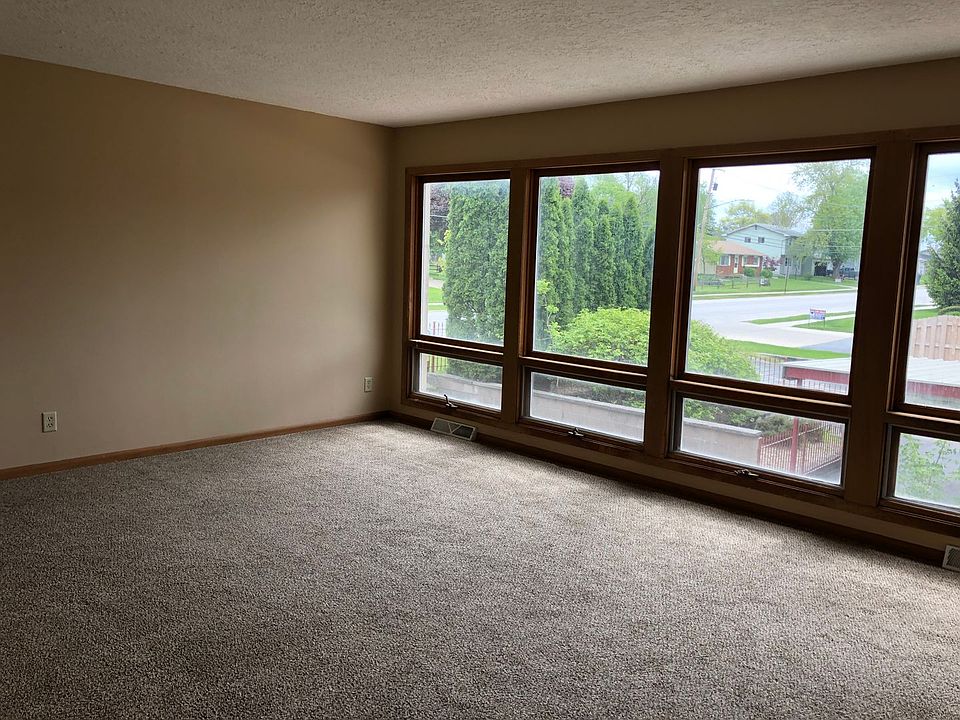 2nd image of 3615 Kennedy Dr #5