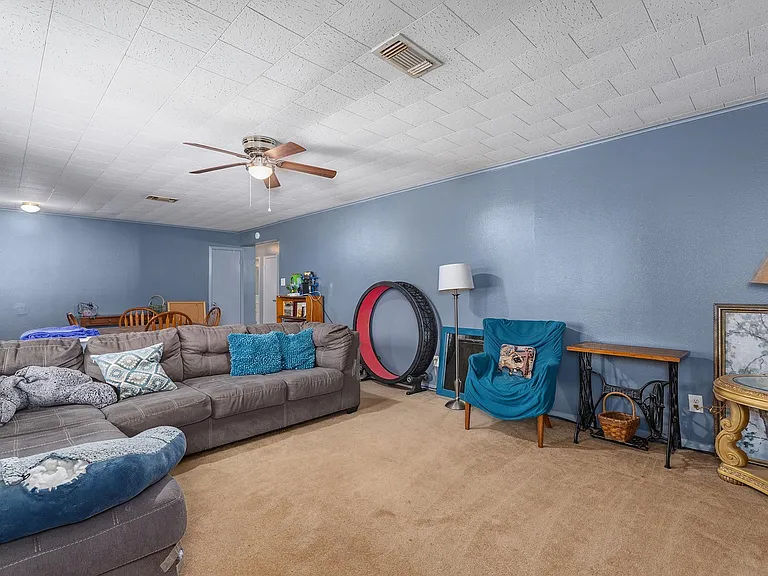 1105 Ada St — Photo 6