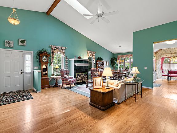 3rd image of 13560 Latrobe Ave #13560