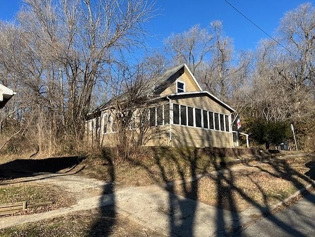 1st image of 2502 S 15th St
