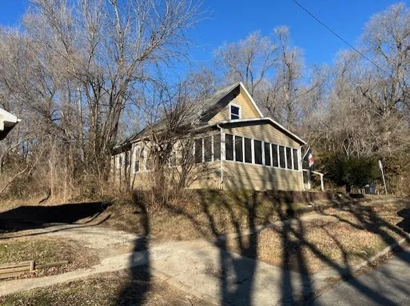 2502 S 15th St, Saint Joseph, MO 64503
