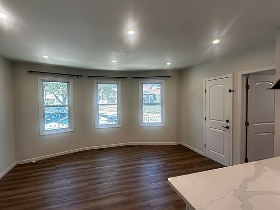 5th image of 124 Main Ave #1