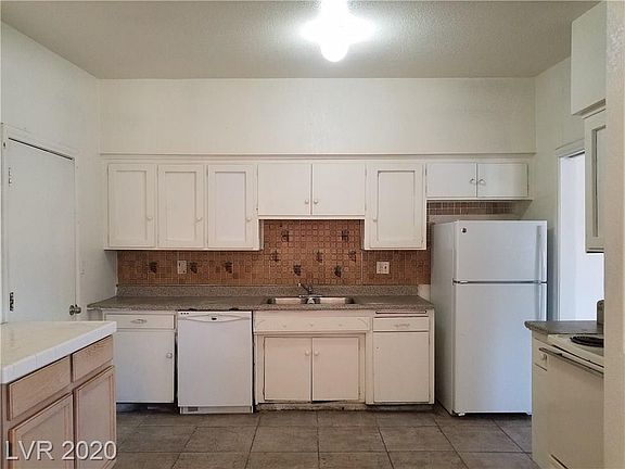 5th image of 3711 Lanai Ave