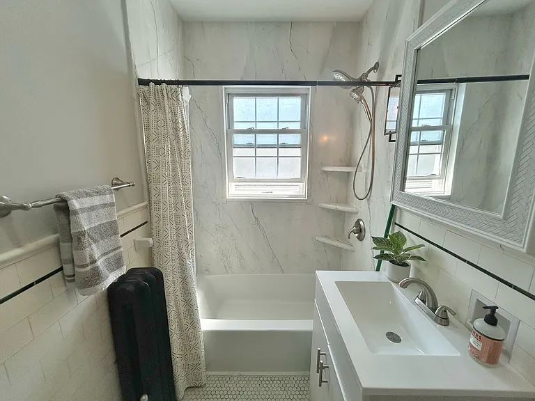 18 Ropes St #2R — Photo 8