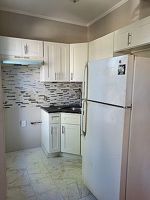 2nd image of 796 Lincoln Pl #2