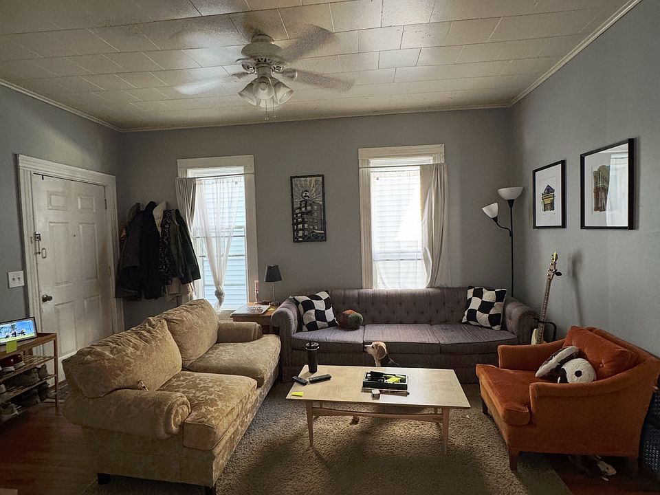 Living Room pic 4