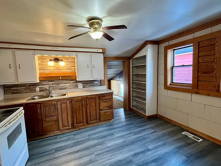 626 N Stevens St — Photo 2