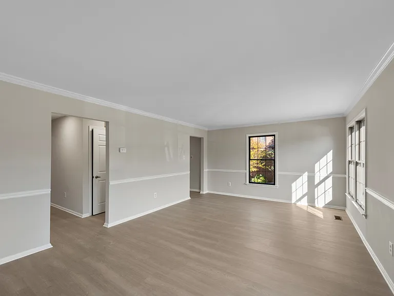 20 Rhodes Pl — Photo 8