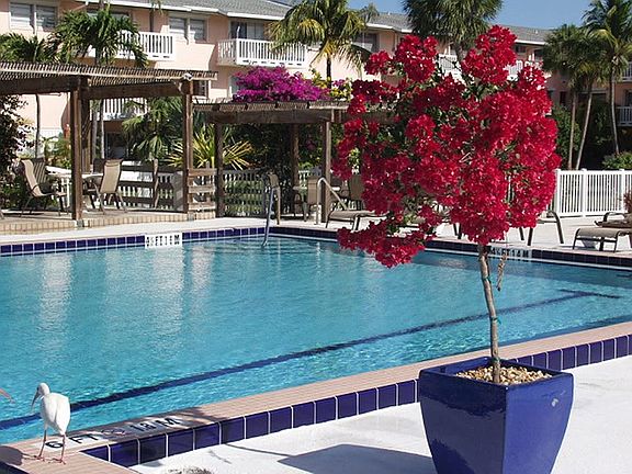 4th image of 2601 S Roosevelt Blvd APT 108A