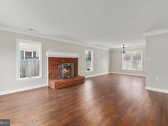 4th image of 104 Southdown Cir
