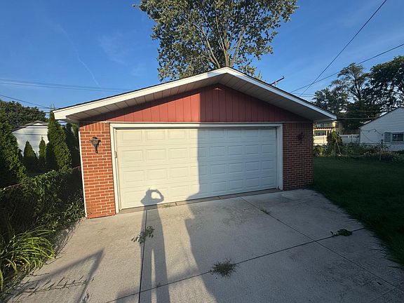 2nd image of 2469 Grindley Park