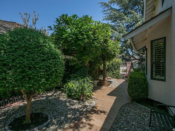 3rd image of 110 Audubon Cir