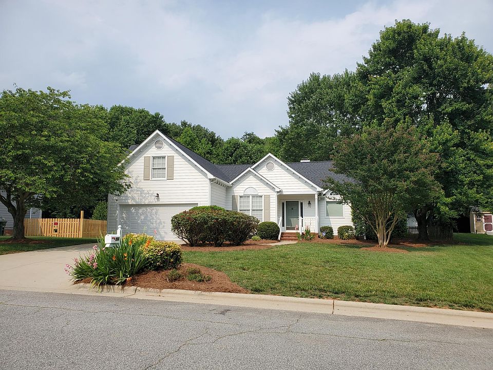 1st image of 208 Lucas Park Dr