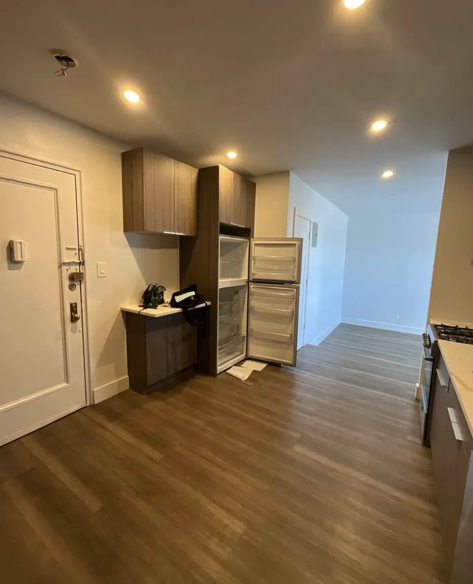 901 Avenue H — Photo 3