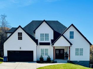 1388 Sussex Dr, Clarksville, TN 37042