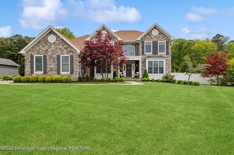 1st image of 9 Deerpath Dr