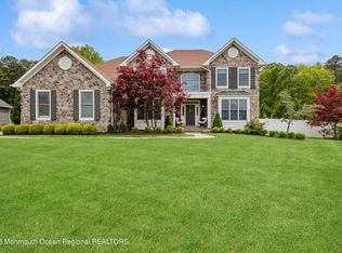 9 Deerpath Dr, Farmingdale, NJ 07727