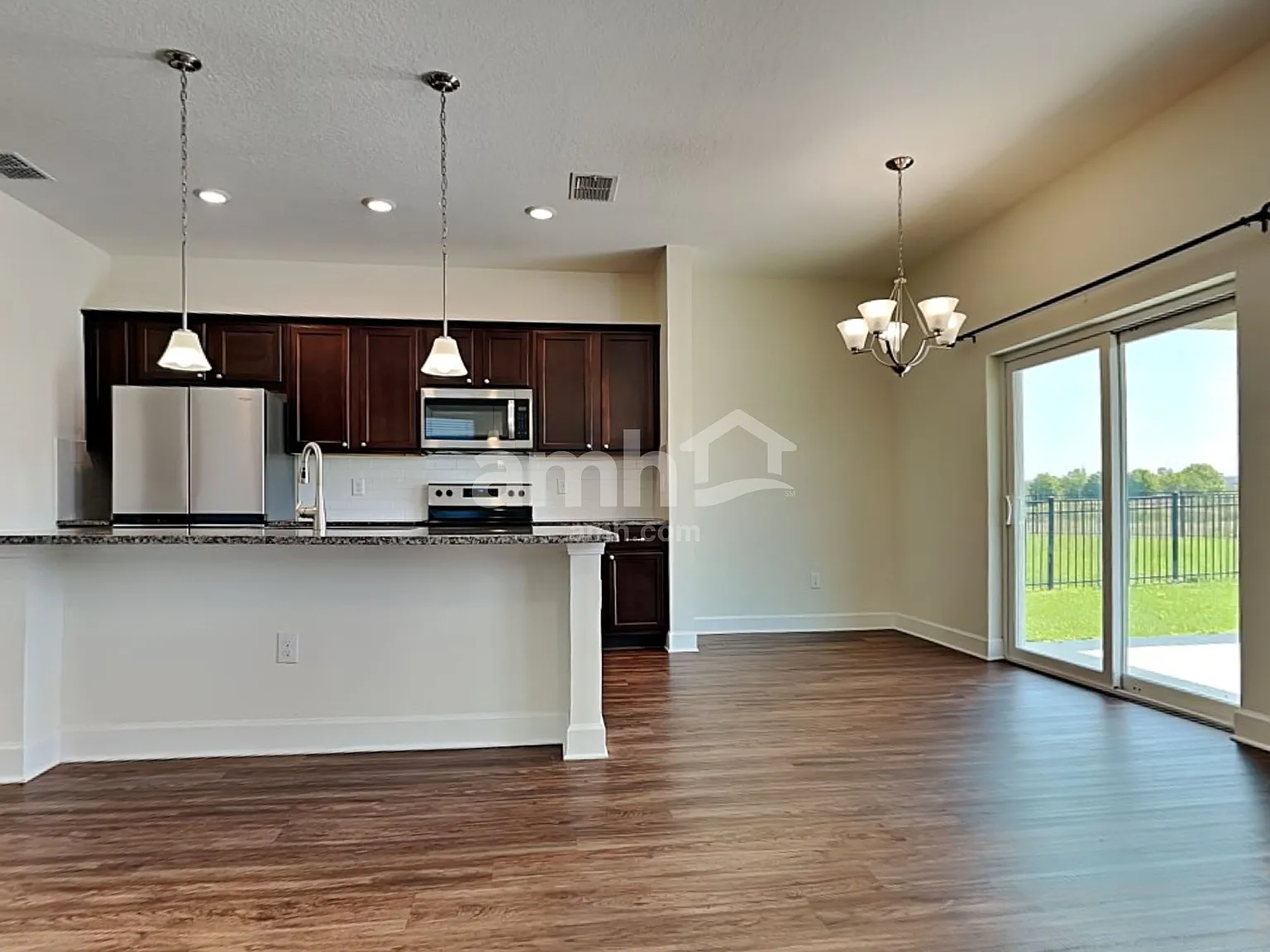 4 bed, 2.5 bath, 1977 sqft, $2,545 — Photo 4