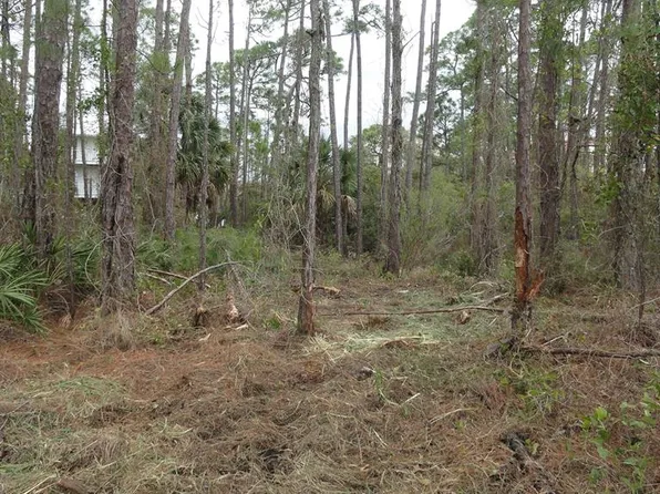 964 E Pine Ave, Eastpoint, FL 32328