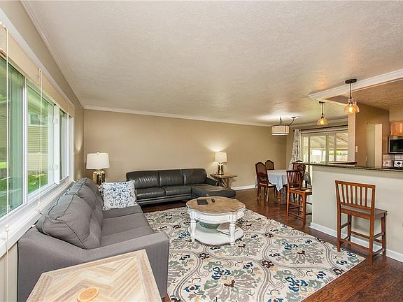 3rd image of 7972 Lake Shore Blvd