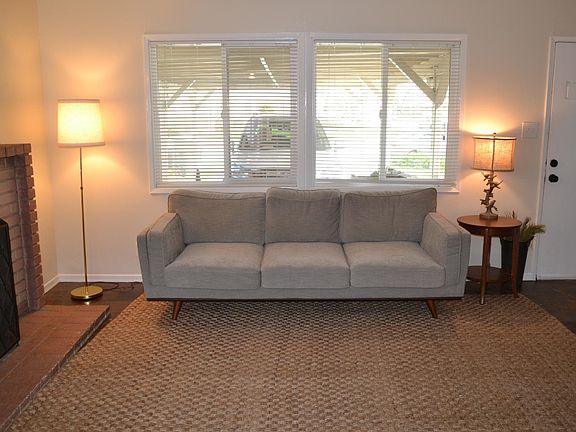 4th image of 1653 Pinecove Dr