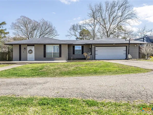 743 Royal Rd, Port Lavaca, TX 77979