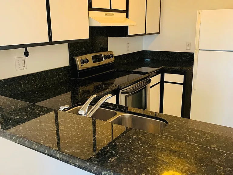 3250 Ashford St #H — Photo 4