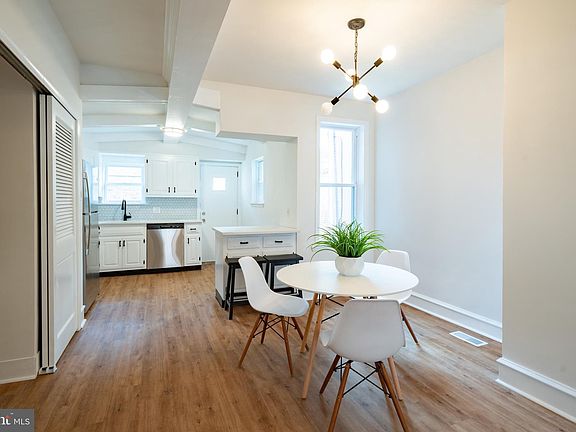 5th image of 2547 E Ann St