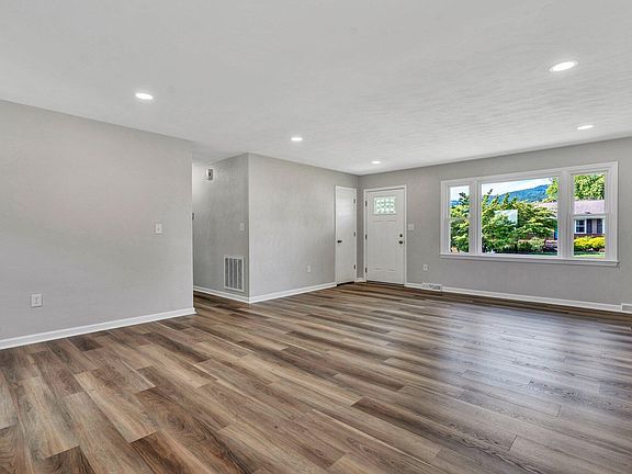 4th image of 407 Rebecca Ln