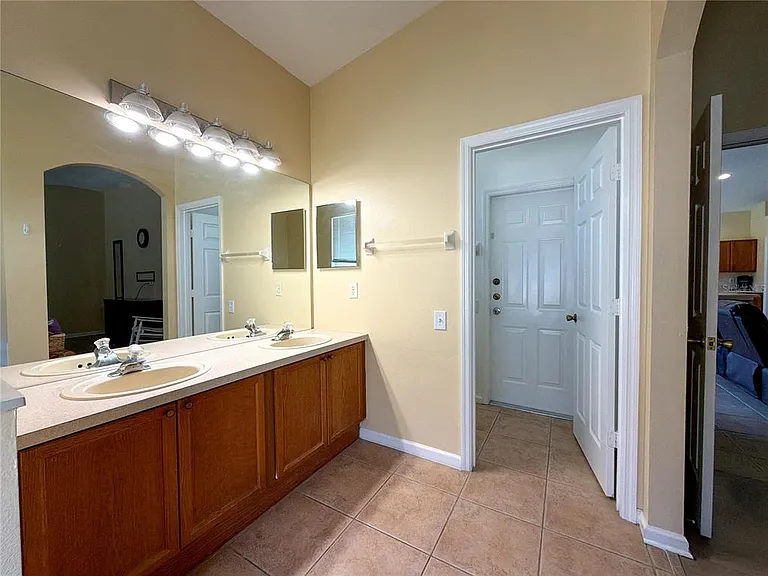 8127 Fan Palm Way — Photo 33