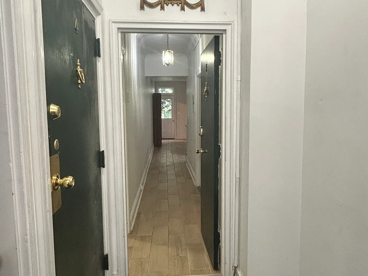 3 bed, 900 sqft, $3,600 — Photo 2