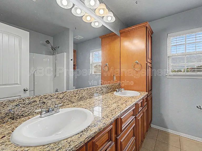 3801 SW Gibson Ave — Photo 16