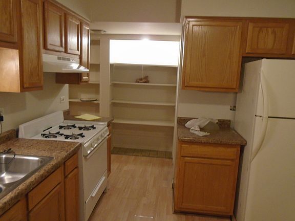 3rd image of 7354 Winthrop Way Unit 6