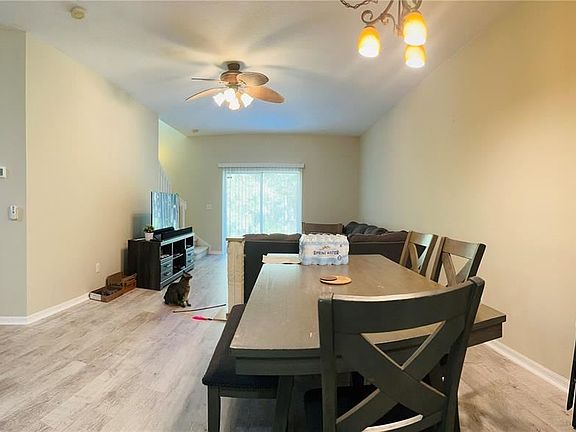4th image of 9023R Iron Oak Ave