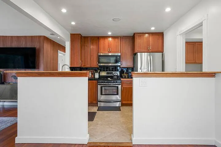4551 Narragansett Ave — Photo 10