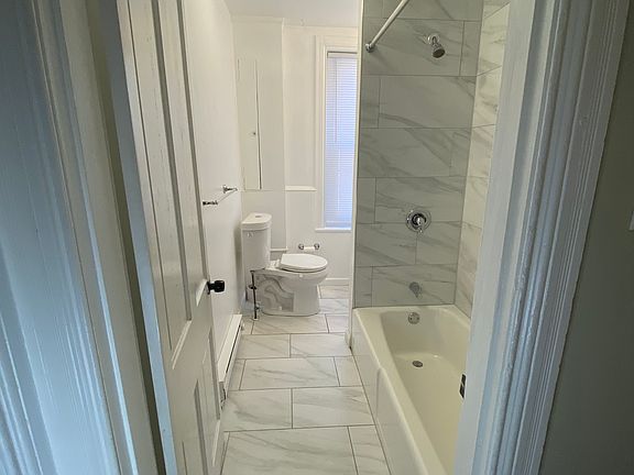 Bathroom W/ Shower & Tub