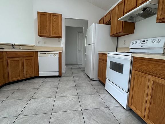 5th image of 30 Rosecroft Ln #B